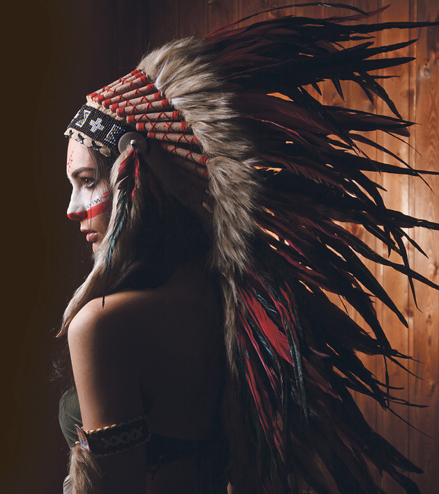 Индеец и индиец. Индеец прическа с лентами. 3в модель индеец. Красивые женщины аборигены в повязке. Девушка в индейском музыкальный клип.