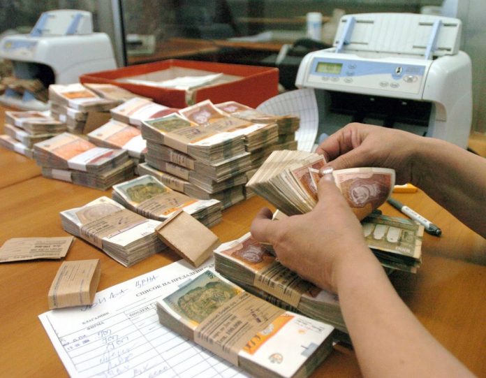 Просечната мартовска плата е 48.433 денари