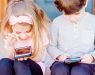 „Многу е полесно да се каже не“: Ирски град се обединува во забраната за паметни телефони за деца