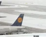 Обилниот снег откажа околу 130 летови од минхенскиот аеродром