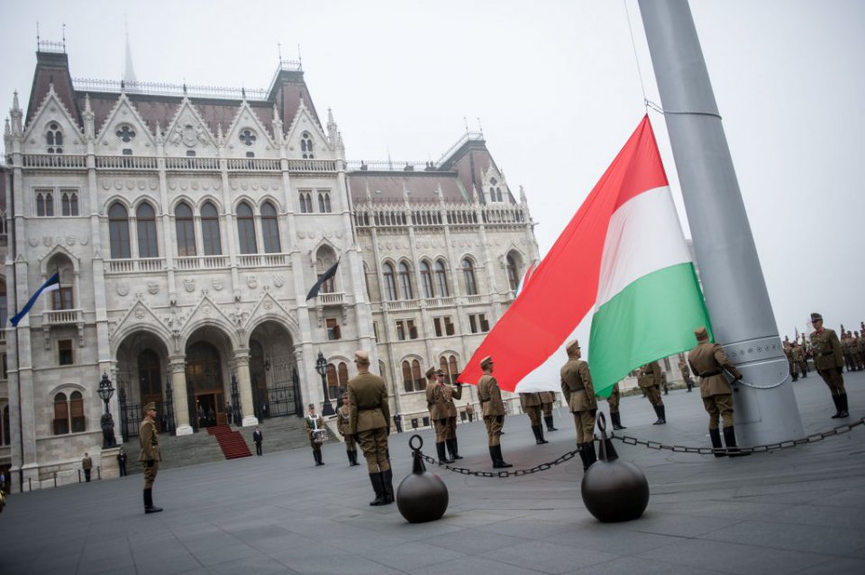 Унгарија протерува 10 руски дипломати поради „неприфатливи активности“