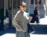 Џенифер Лопез носи валкани фармерки од 620 евра: Многумина не би ги ни погледнале, но таа гордо се шета во нив (ФОТО)