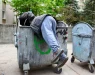 „ПРИЧИНАТА Е МОРНИЧАВА“ Еве зошто бездомниците си врзуваат пластични кеси околу нозете кога одат