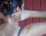 Направете си масажа на вратот со притискање на овие точки: Вкочанетоста и болката престануваат за пет минути!