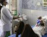 Хорор во Индија: Најмалку 29 лица починаа, а повеќе од 100 се во болница откако беа отруени со нелегален алкохол