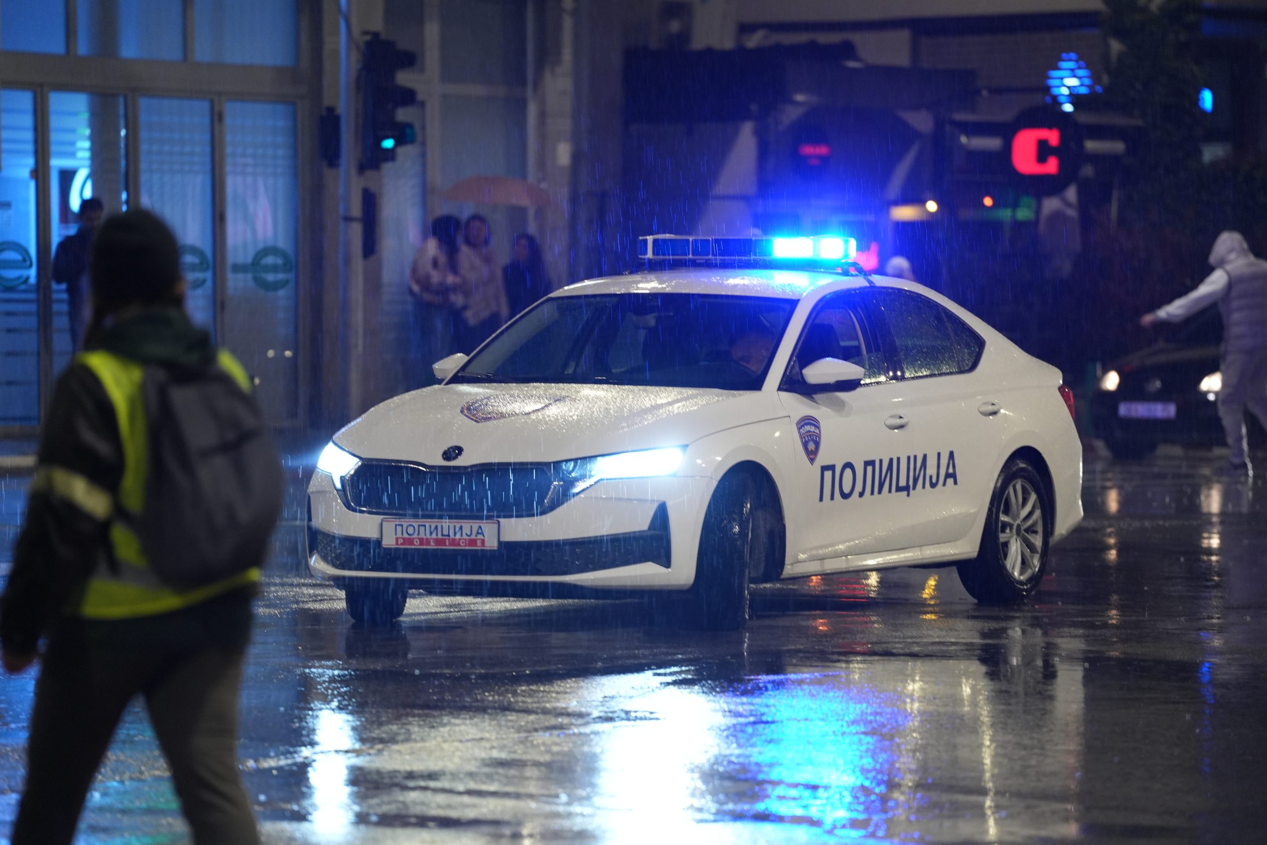 Три пријави за физички напади и една за закана со оружје во Тетовско и Гостиварско, полицијата ги расчистува случаите