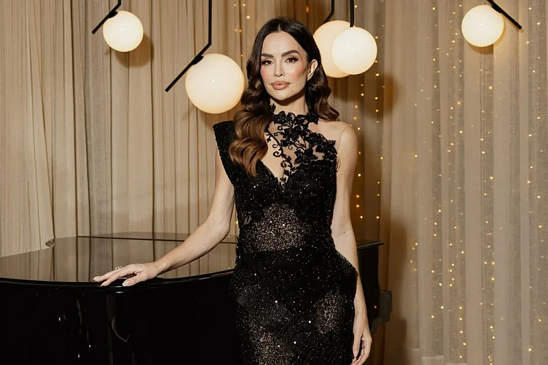 Северина во проѕирен фустан со светки на концерт: „Само најубавата чипка за Ливно“