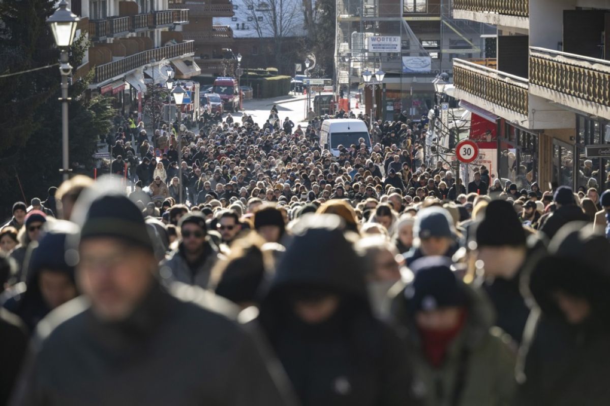 Марш во чест на жртвите од пожарот во Кран-Монтана