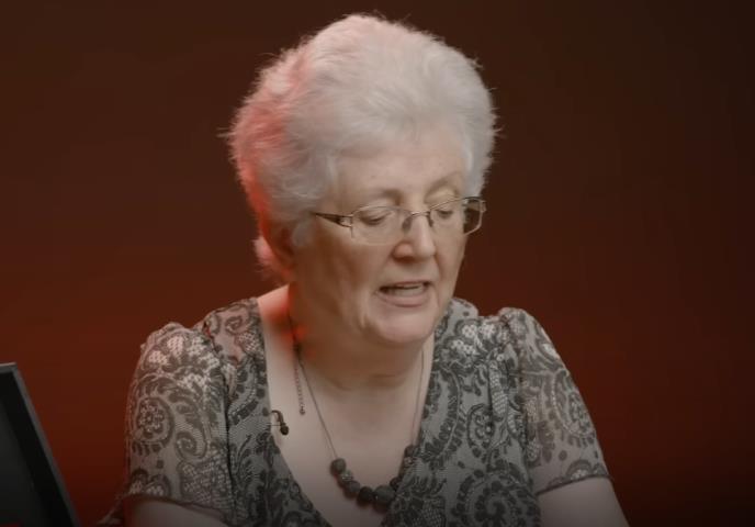 Оваа баба (73) е ескорт дама: Нејзините клиенти плаќаат богато за да ги исполнат овие бизарни фетиши (фото)