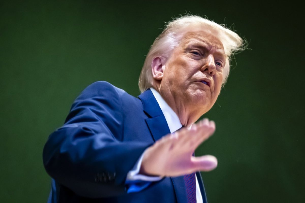 Трамп се заканува дека ќе ги уништи сите мостови и електрани во Иран ако Техеран не постигне договор