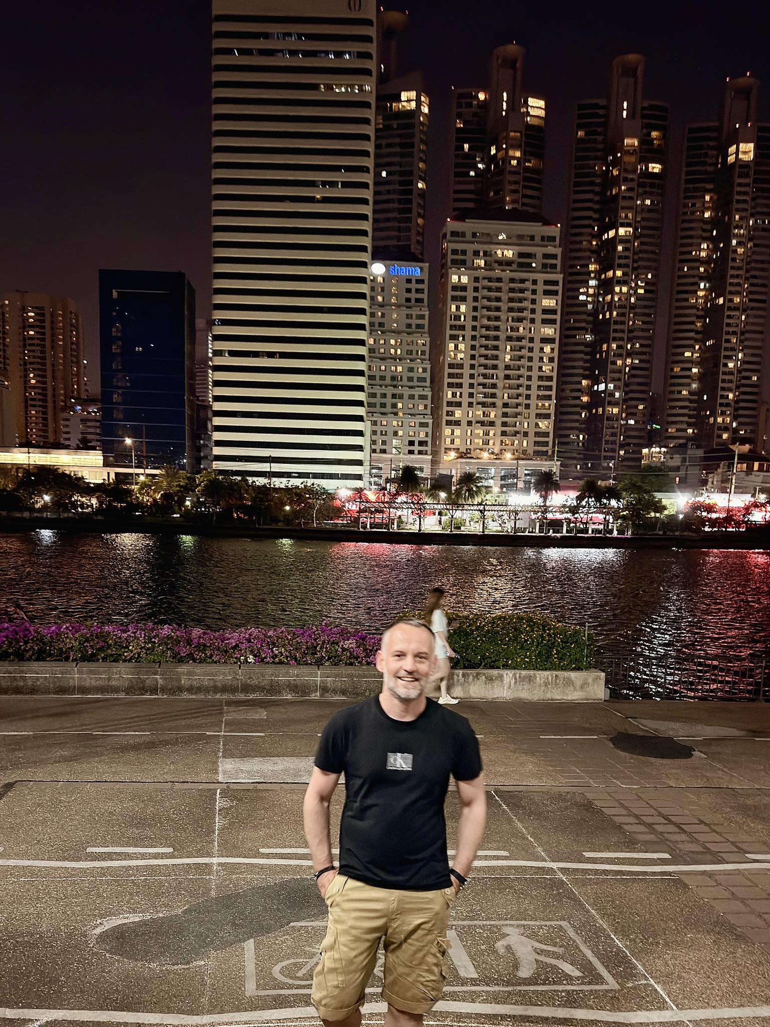 Фетаи праќа поздрави од Тајланд