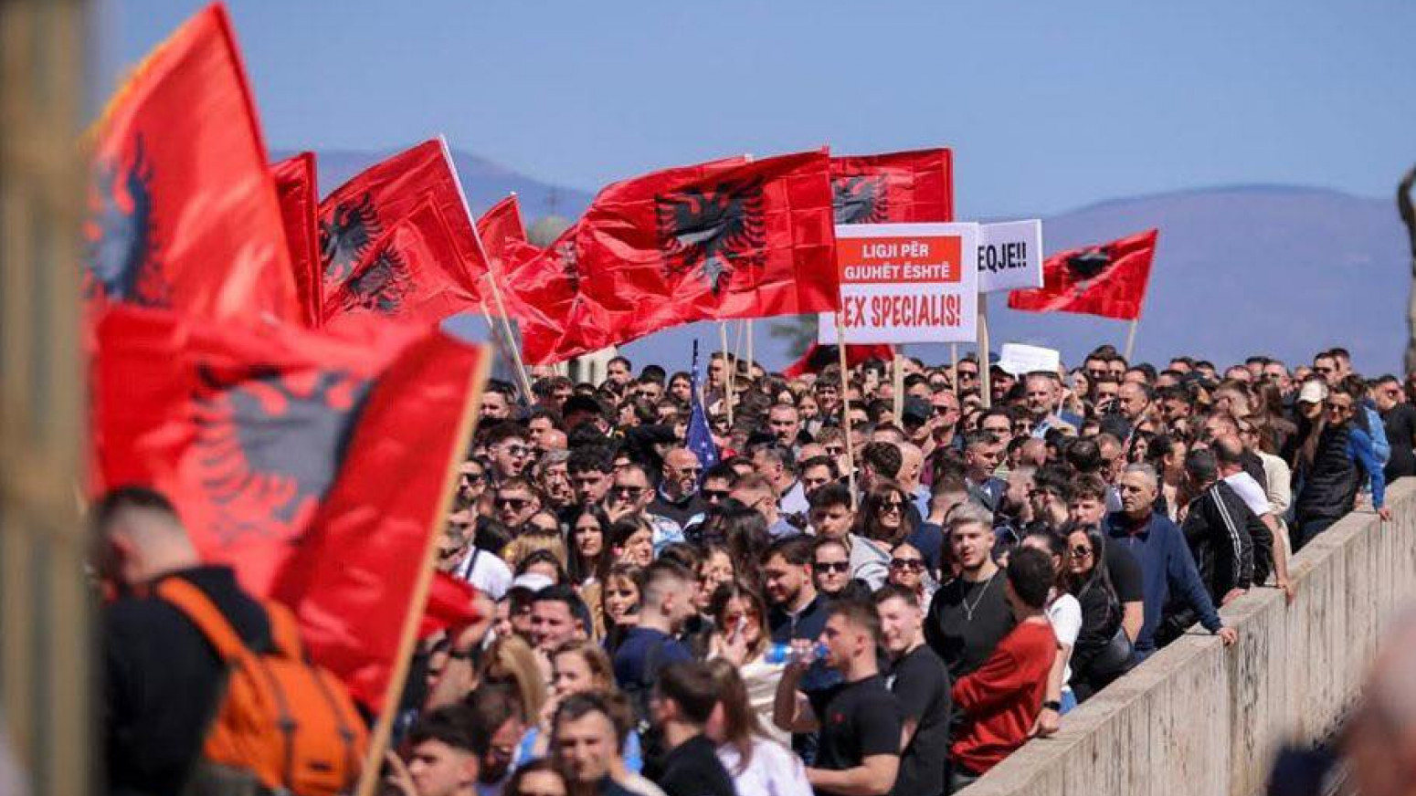 Студентите од Албанија најавија протест во Тирана за поддршка на студентите Албанци од Македонија