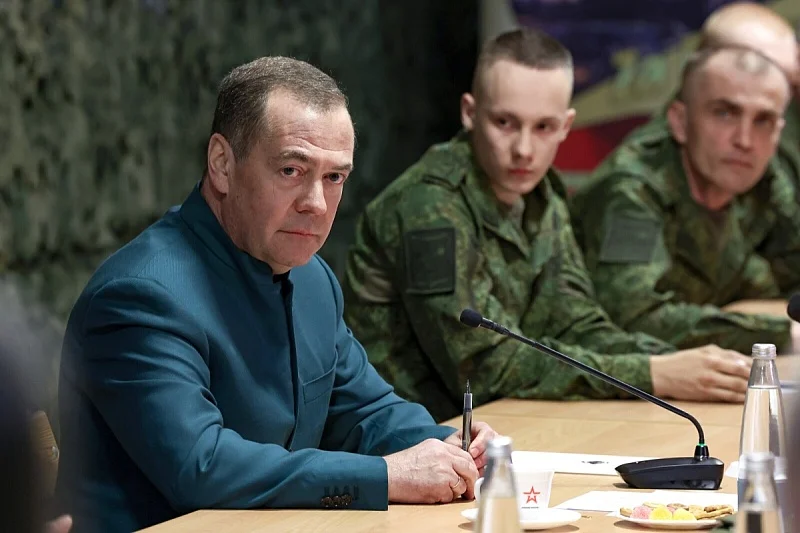Медведев им се закани на Европејците: Не дозволувајте ништо да ве изненади, мирниот сон заврши