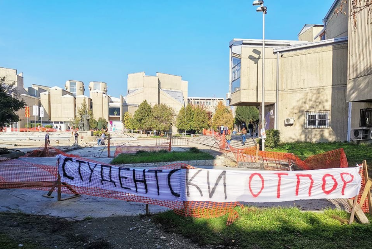 Црвена младина: Власта ги крати стипендиите за социјалните категории и за одличните студенти!