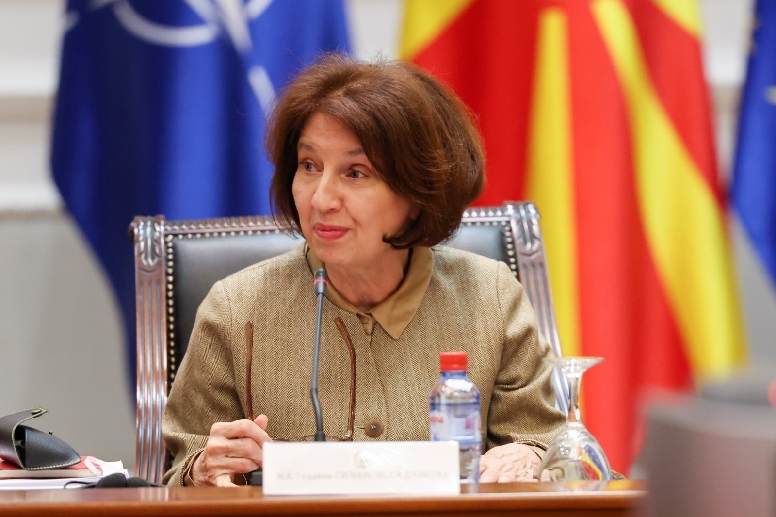 Сиљановска-Давкова за МИА: Не е проблемот во Уставот, сме го менувале 36 пати, па секаде суверенитетот извира од граѓаните, а кај нас изгледа и од меѓународната заедница