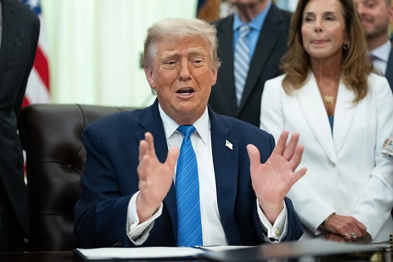 Доналд Трамп повторно му се закани на Иран: Вечерва силно ги удираме и наскоро го преземаме островот Харк