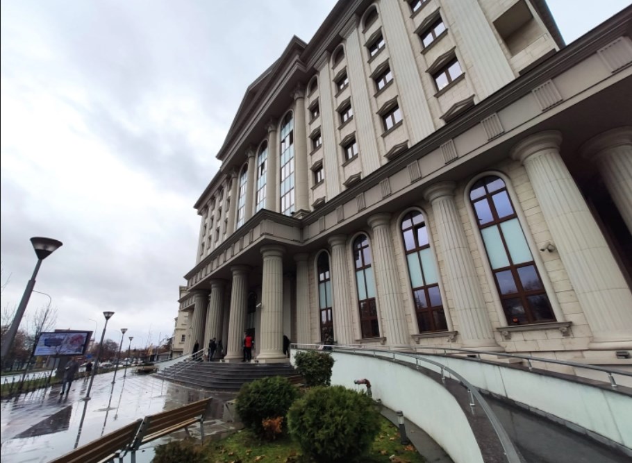 Условна казна за обезбедувачот на Мицкоски кој ја тепаше сопругата