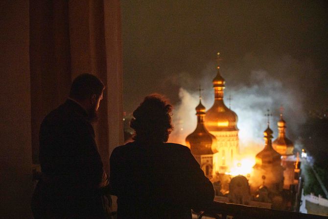 Гори еден од најубавите православни манастири во светот! Силите на Путин ја погодија Киево-Печерската лавра?