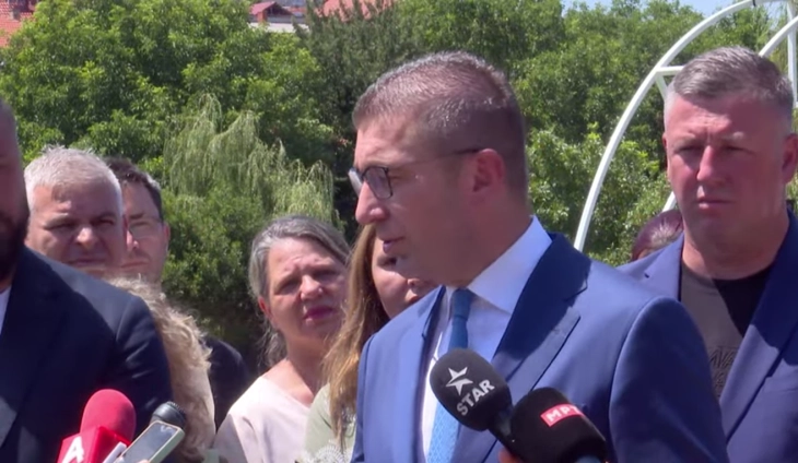 По хиперхлорирањето, во водата во Гостивар се појавила нова бактерија и затоа сè уште не може да се користи за пиење, рече Мицкоски