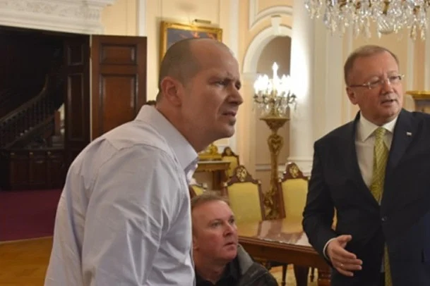 Приказната за маж кој несвесно ја убил жената на својот живот: Мислел дека ѝ дава парфем, но тоа бил руски отров