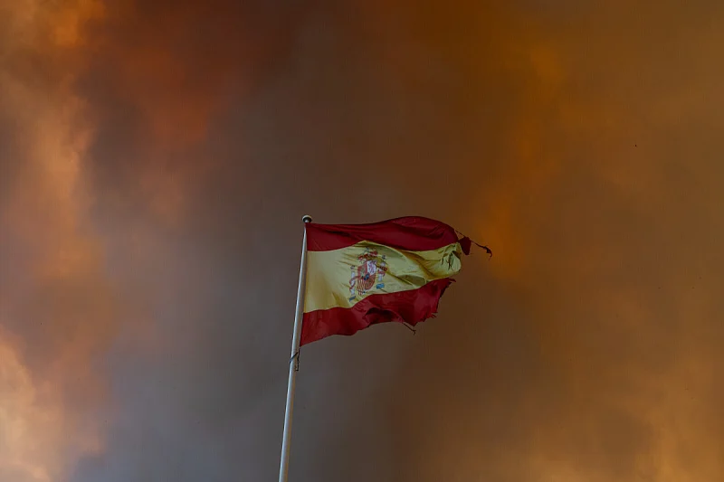 „Ова е најлошиот пожар во историјата“: Шпанија прогласи вонредна состојба, повеќе од 220.000 луѓе беа евакуирани во две земји