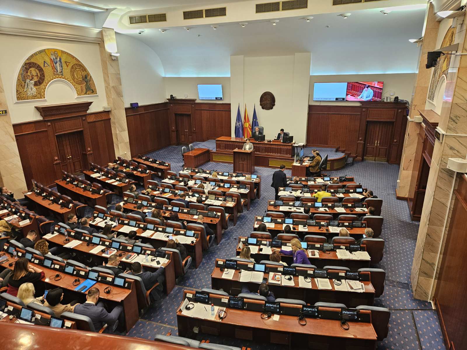 Илире Даути ги блокираше пратеничките прашања,затоа што премиерот не одговара