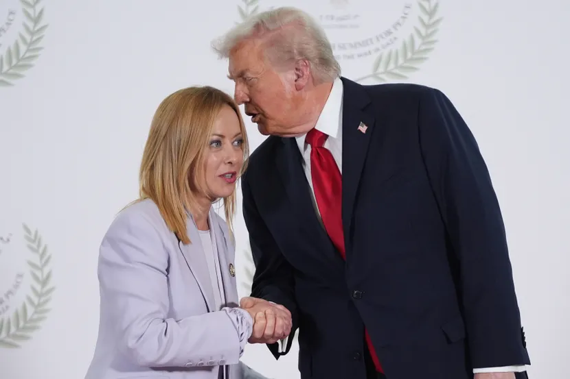 ВИДЕОТО КАЖУВА СÈ Првата средба на Трамп со Џорџа Мелони по борбата: Кога сојузниците превртуваат со очите