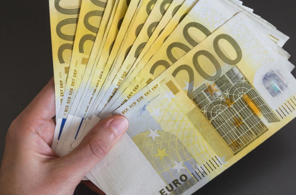 Бонус од 20.000 евра за работниците: Европскиот гигант им плаќа на вработените да не си одат