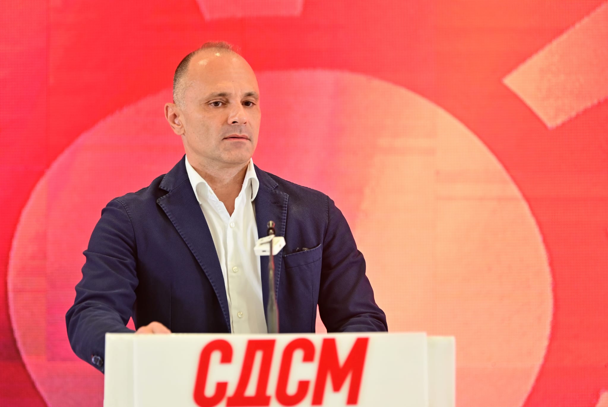 ВМРО-ДПМНЕ: Редно е Филипче да се прибере од одморот со Заев на јахта во Грција – може да добие сончаница и дезориентација