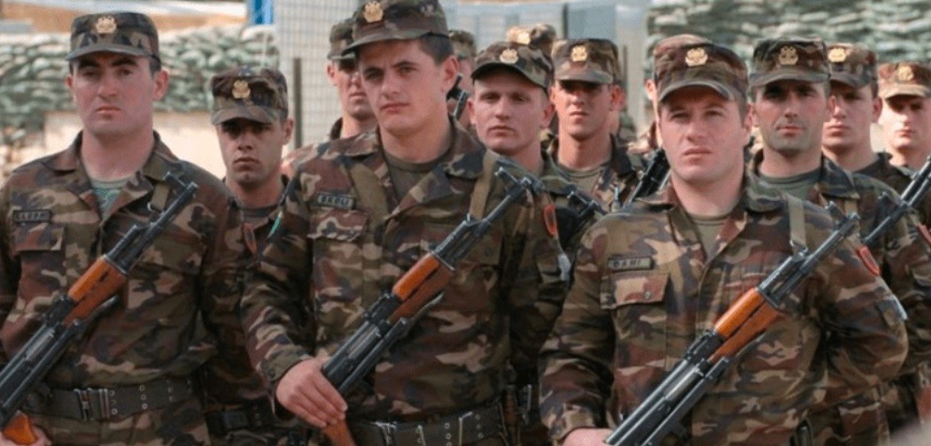 20-годишен припадник на албанската армија убиен во Корча, полицијата трага по сторителот