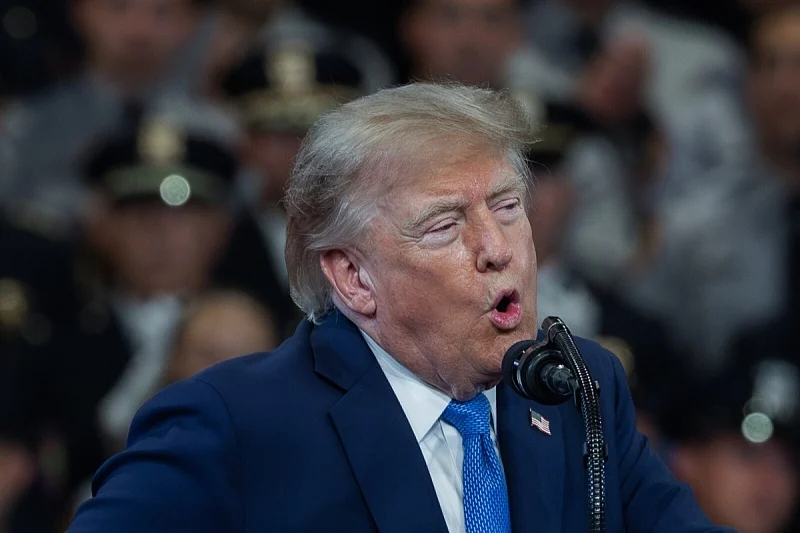 Закон стар речиси 100 години стана оружје на Трамп против Канада: Во последен момент ги одложи царините, но за три дена