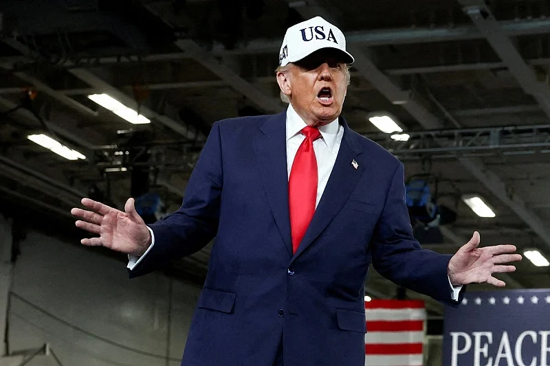 „Не ни треба Канада!“: Трамп им објави економска војна на соседите и се закани со тотални блокади