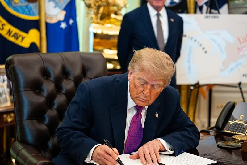 Трамп најави напади врз цели во Иран: Ќе ги погодиме силно, наскоро ќе одговориме