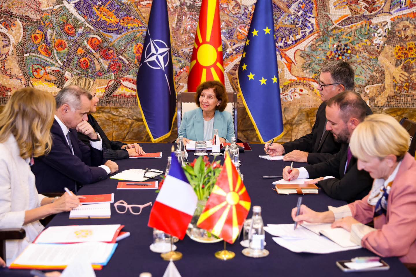 Средба со делегација на Сенатот на Франција: „Македонскиот пат кон Брисел е неприродно и нелогично долг“ (фото)