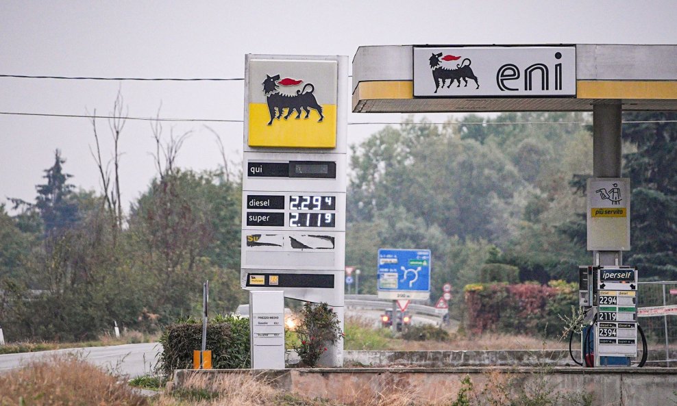 Хаос во Италија поради одлуката на синџир бензински пумпи