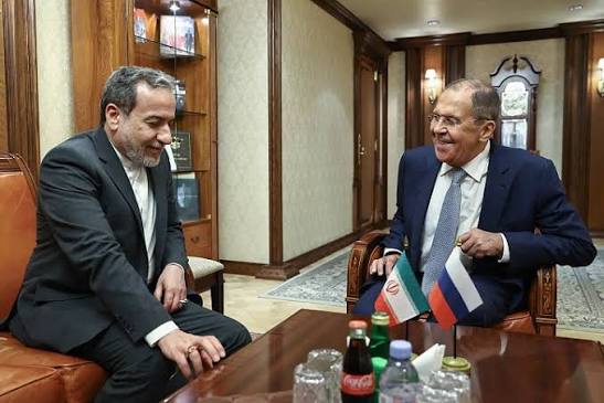 Лавров и Аракчи за ситуацијата во Иран: Само дипломатијата може да ја заврши кризата
