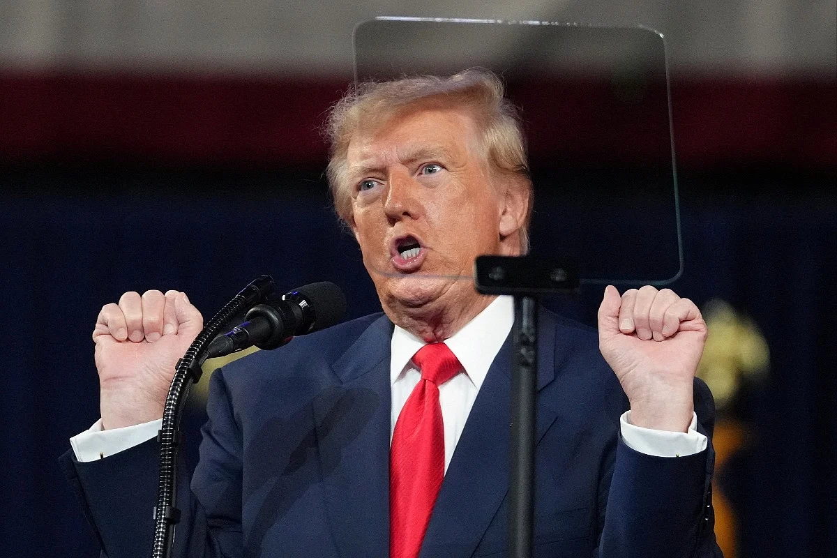Трамп кажа сè за својата политика во една реченица: „Можам да кажам најглупави работи, а вие ќе ми аплаудирате“