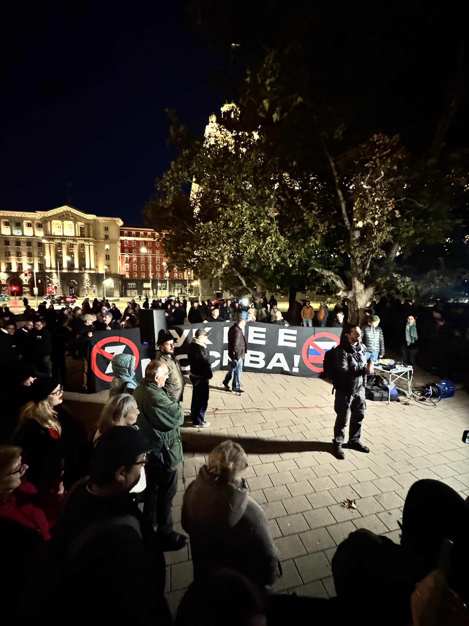 Оставка од Илијана Јотова и Румен Радев, се бара на протестите во Бугарија
