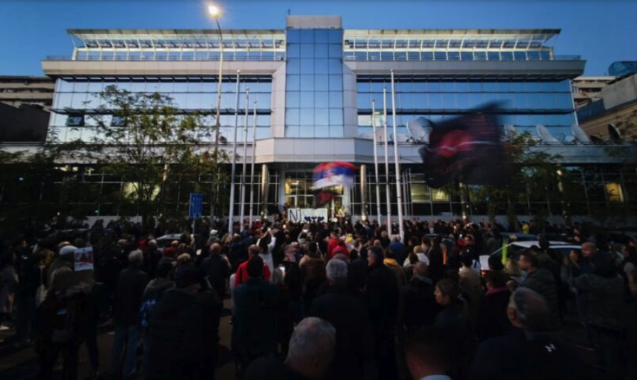 Новинарите на Nova.rs на протест: Ја купивте компанијата, но не и нашата совест
