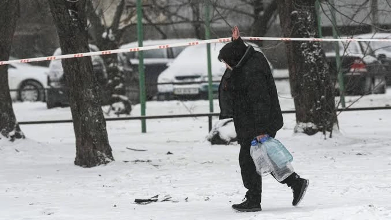 Како што се приближува зимата и се интензивираат руските напади, жителите на Киев бараат засолниште на друго место